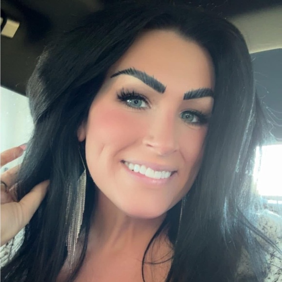 Meet your Posher, Dakota - Picture 1 of 7